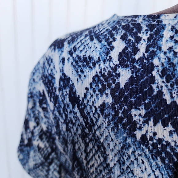 NWT TIANA B Gorgeous Blue White Snake Skin Shift Dress Short Sleeve Stretch Sz L - Picture 8 of 15